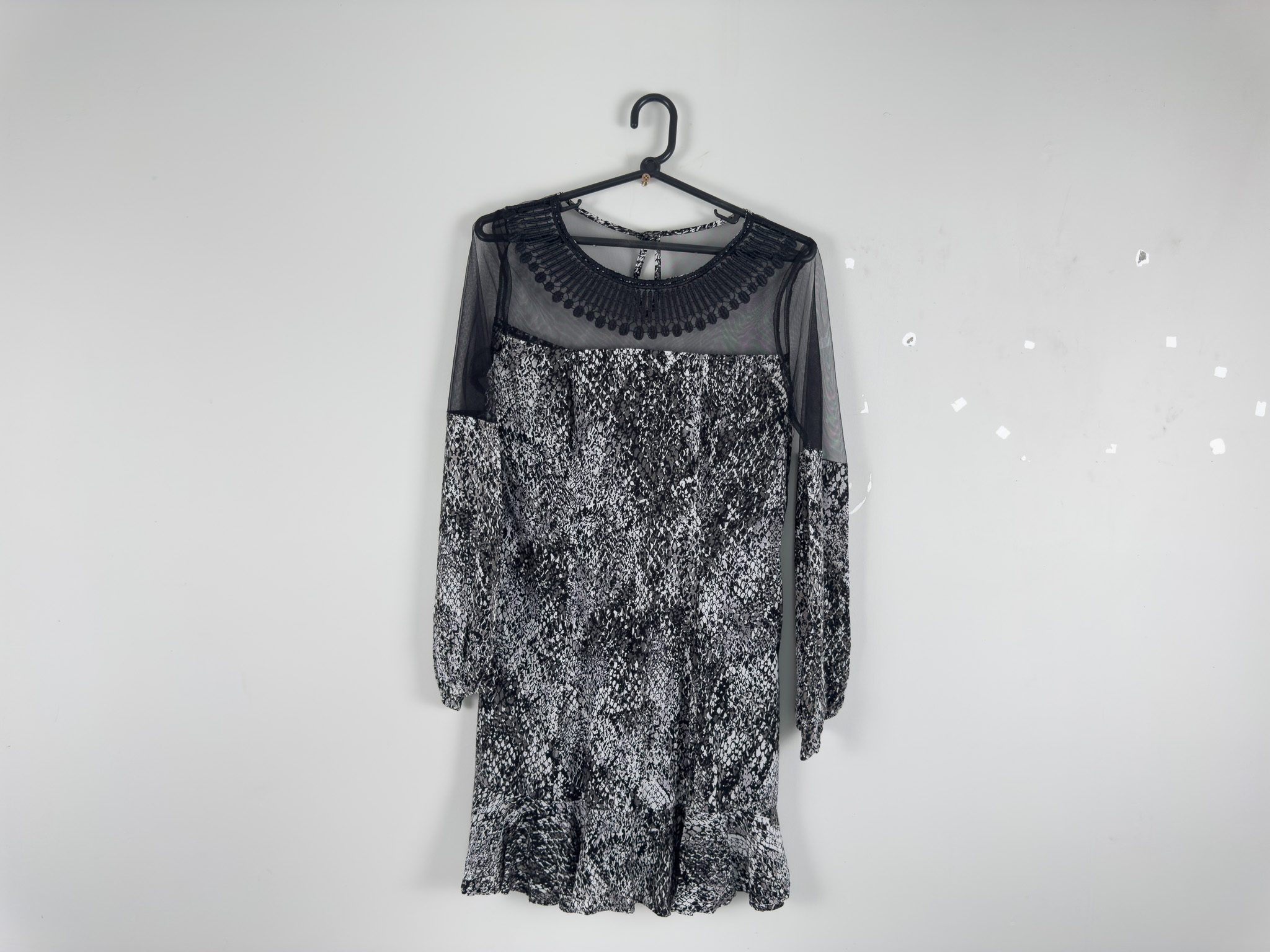Vestido Tule Estampa P&B Manga Longa
