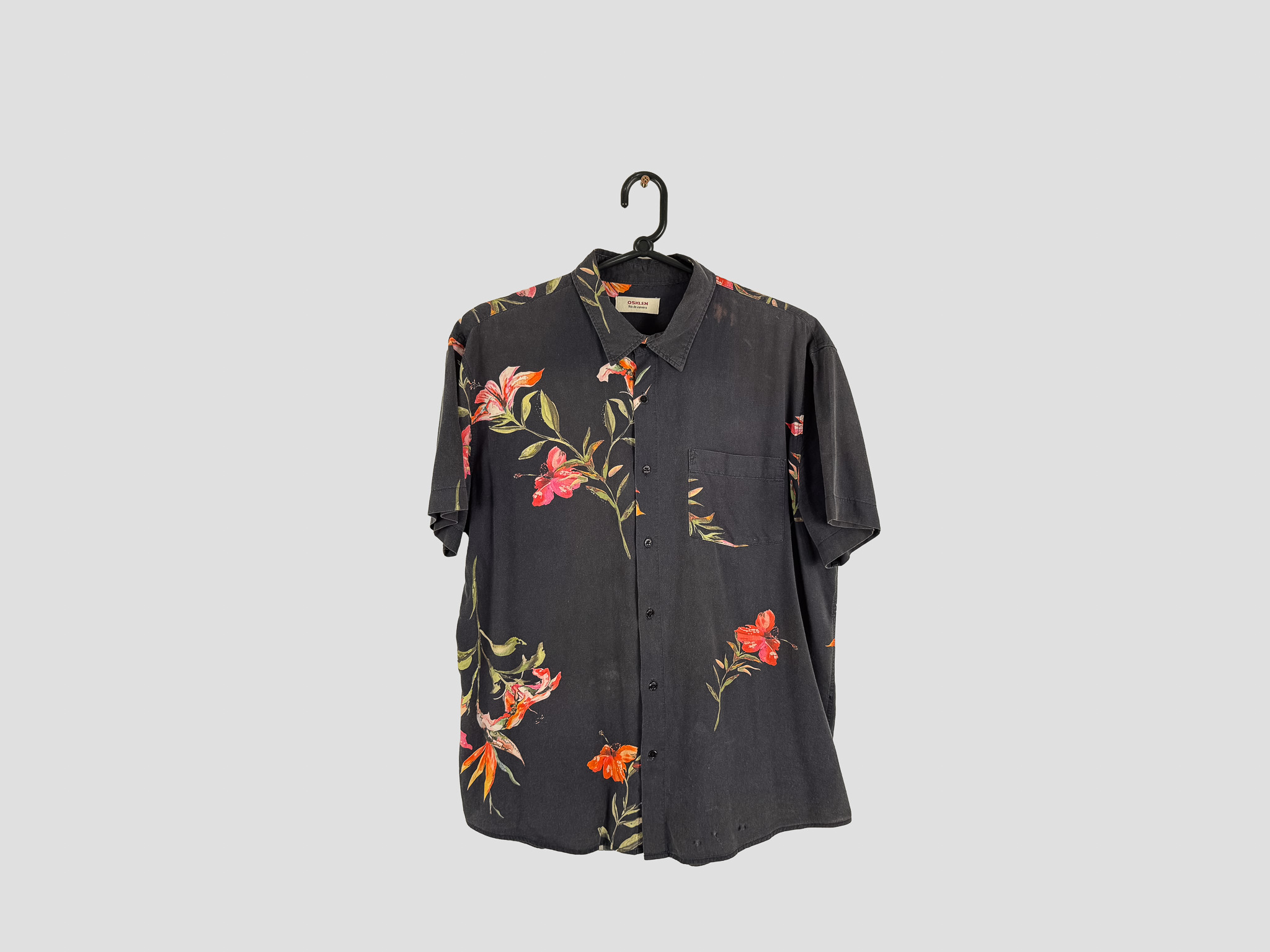 Camisa Manga Curta Floral Preta Oshlin