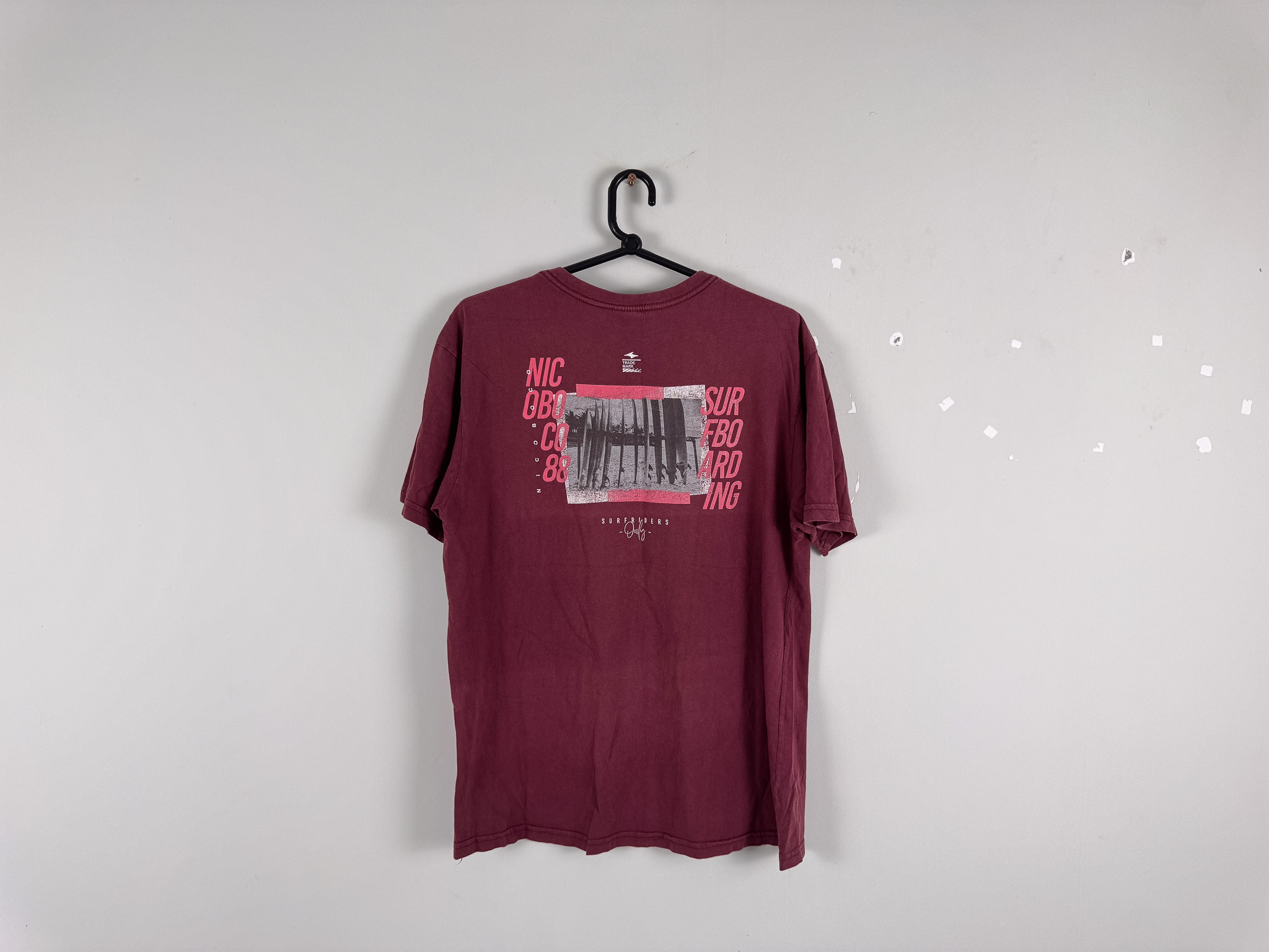 Camiseta Bordô Estampa Código de Barras