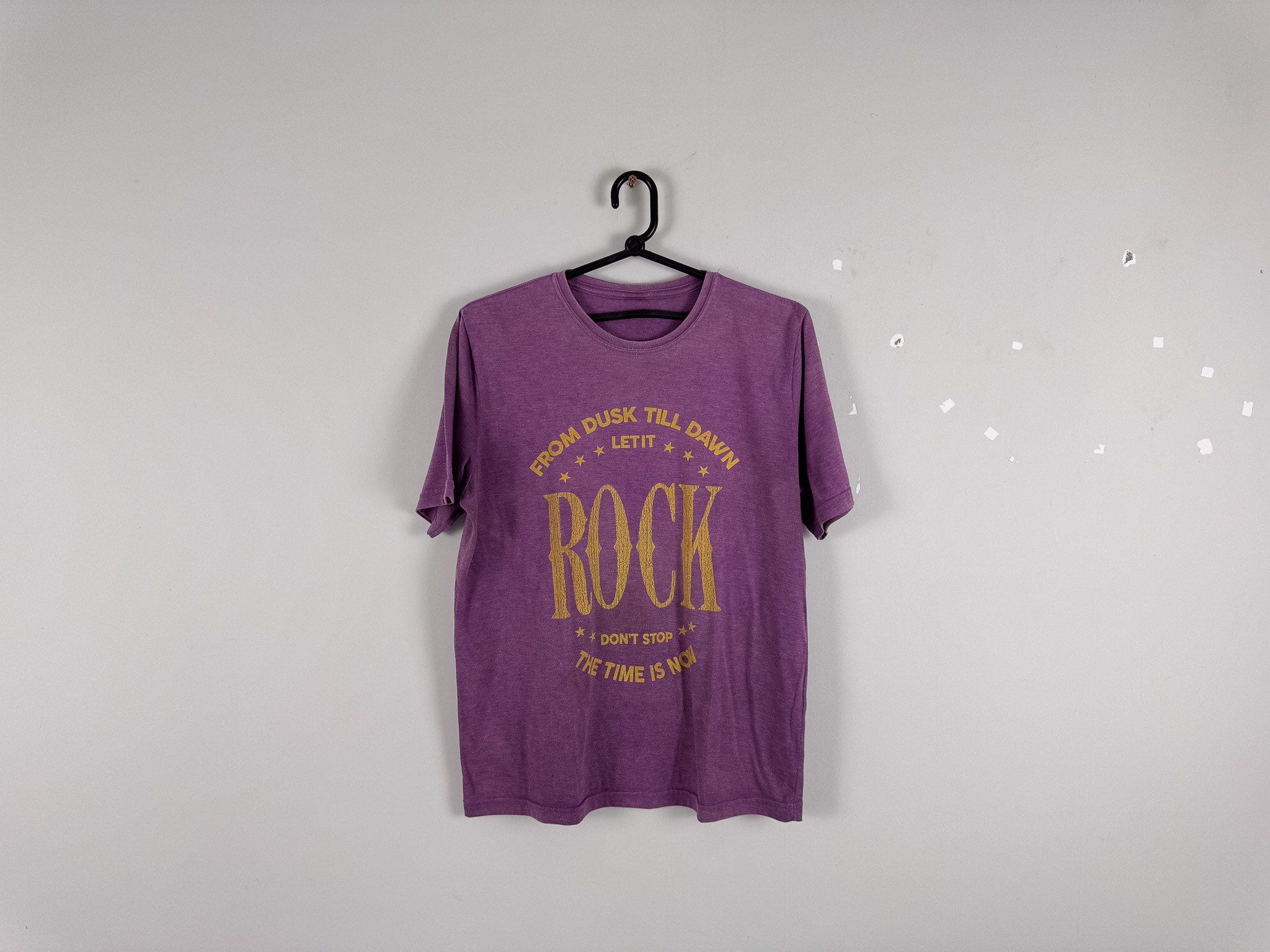 Camiseta Roxa Estampa Rock