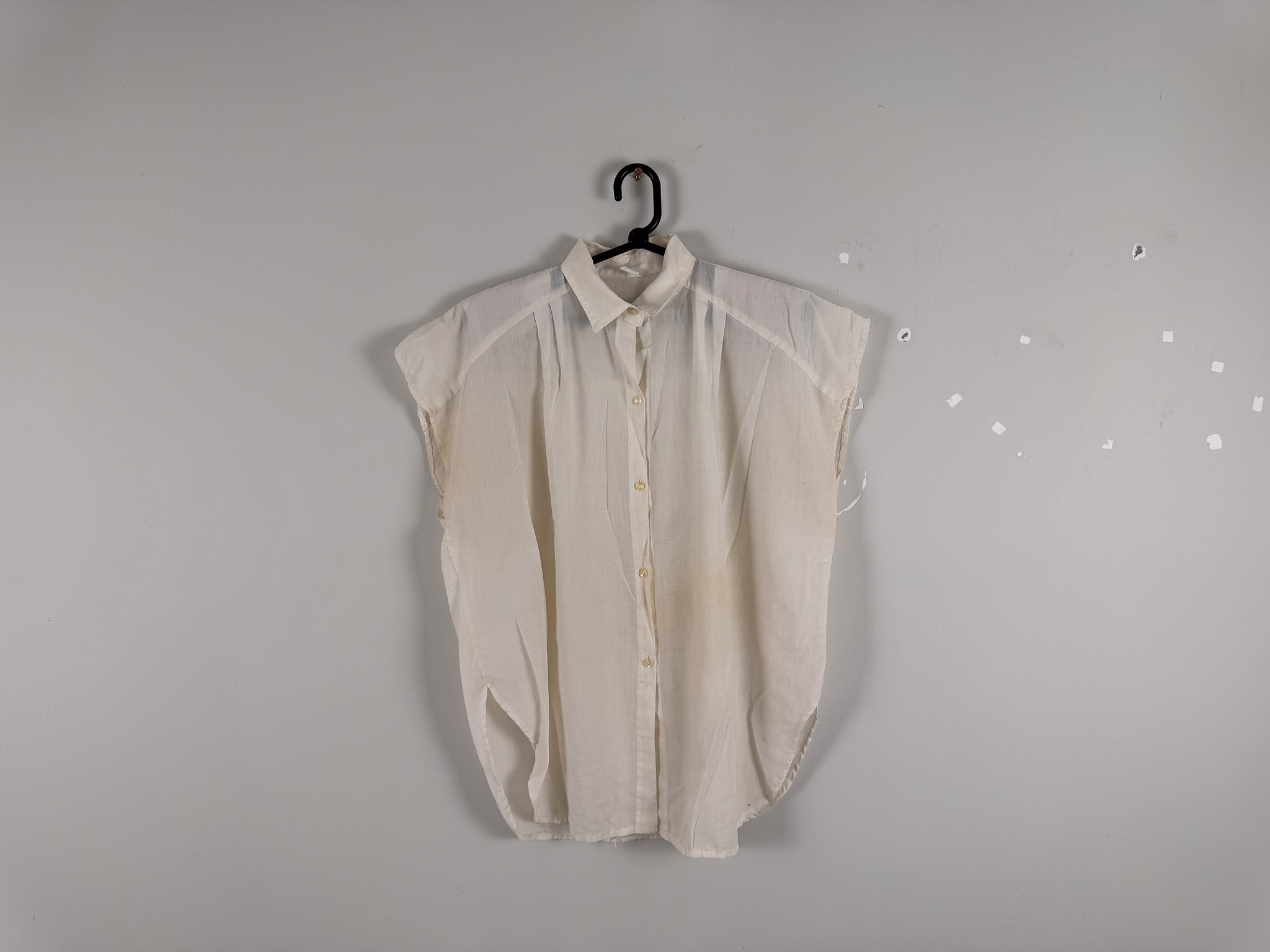 Blusa Off-White Sem Manga Botões