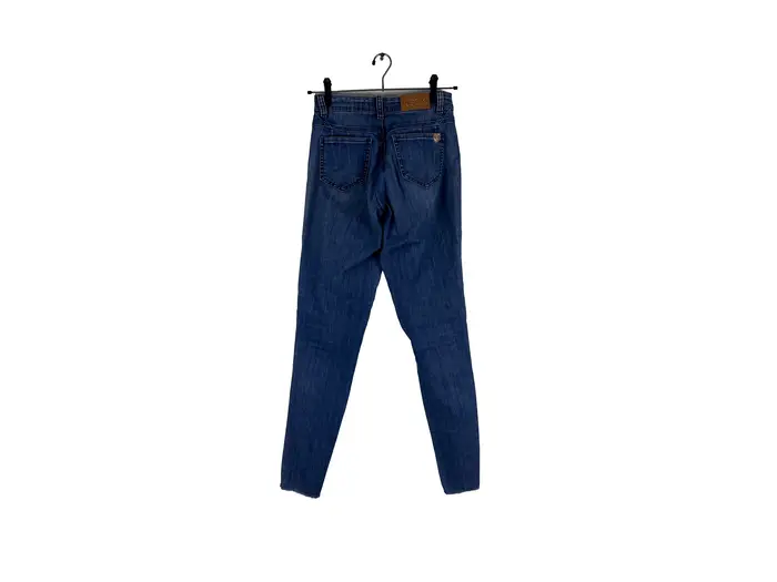 Calça Rock Jeans Skinny Detalhes Metálicos