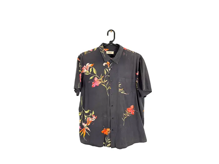 Camisa Manga Curta Floral Preta Oshlin