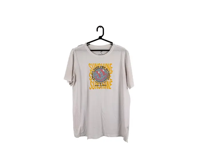 Camiseta Branca Estampa Solar